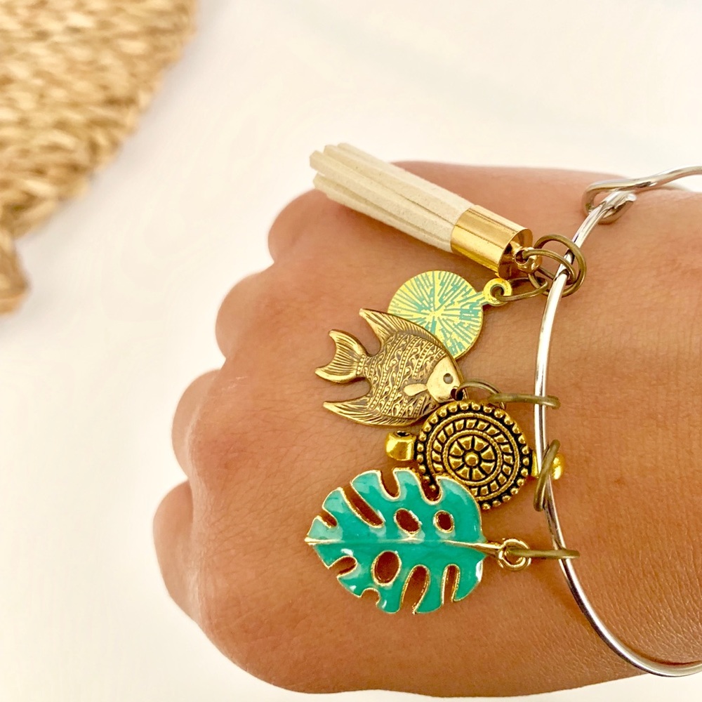 Modern minimalist charm bracelet 🌿